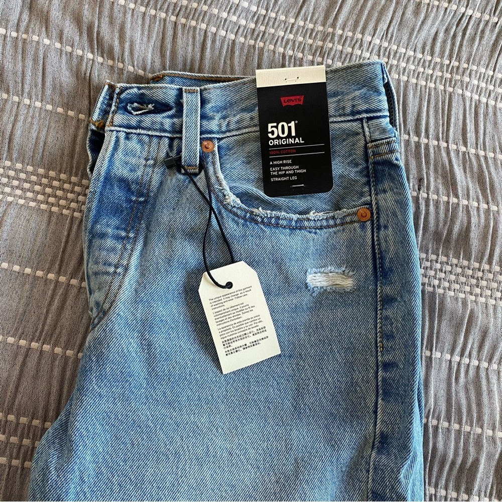 NWT Levi’s 501 Original Jeans Outside Theater Light Wash Straight Leg Denim 28 - Picture 9 of 15